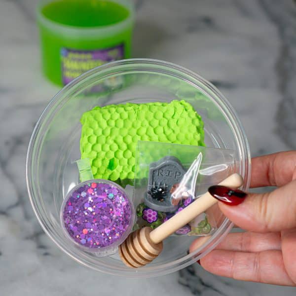 Haunted Honeycomb Slime DIY Clay Kit - Image 4